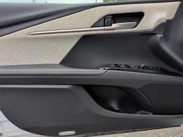 Used 2025 Toyota Camry XLE FWD image 13