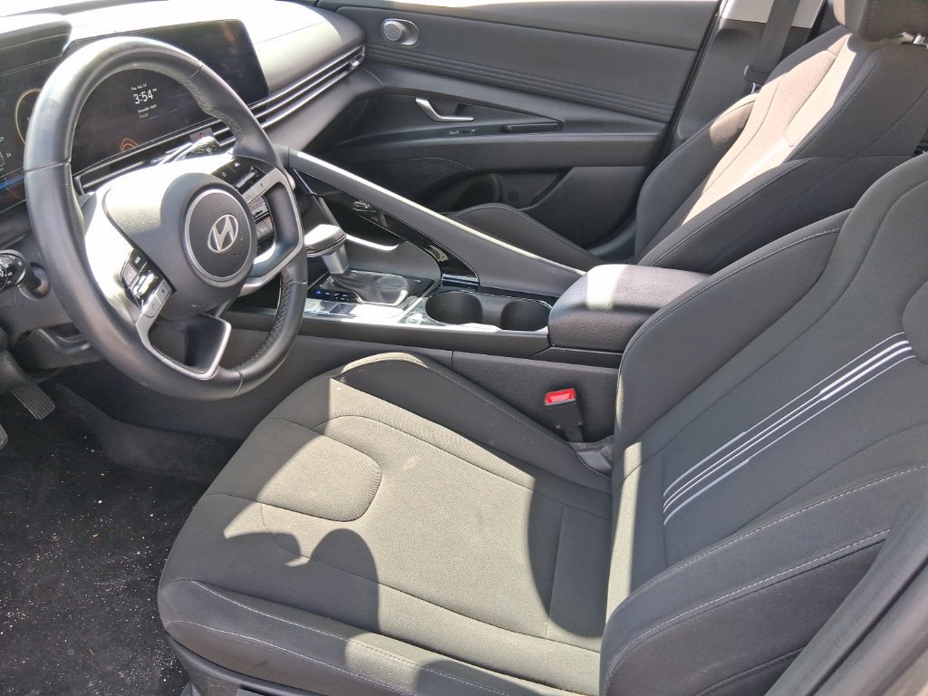 Used 2025 Hyundai Elantra SEL FWD image 9