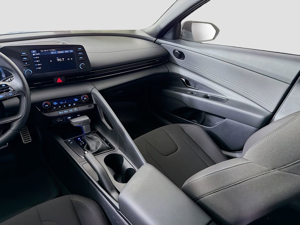 Used 2025 Hyundai Elantra Sport image 24