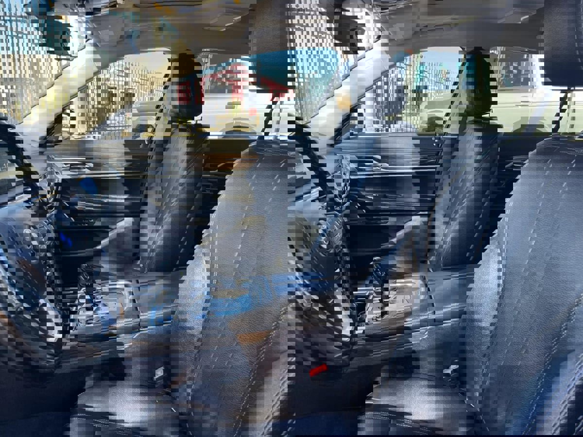 Used 2019 BMW 740i xDrive image 18