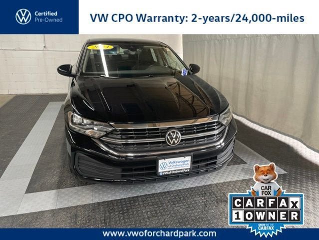 Certified 2023 Volkswagen Jetta SE w/ Panoramic Sunroof Package FWD image 1
