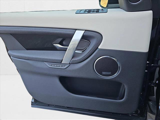 Used 2025 Land Rover Discovery Sport S image 25