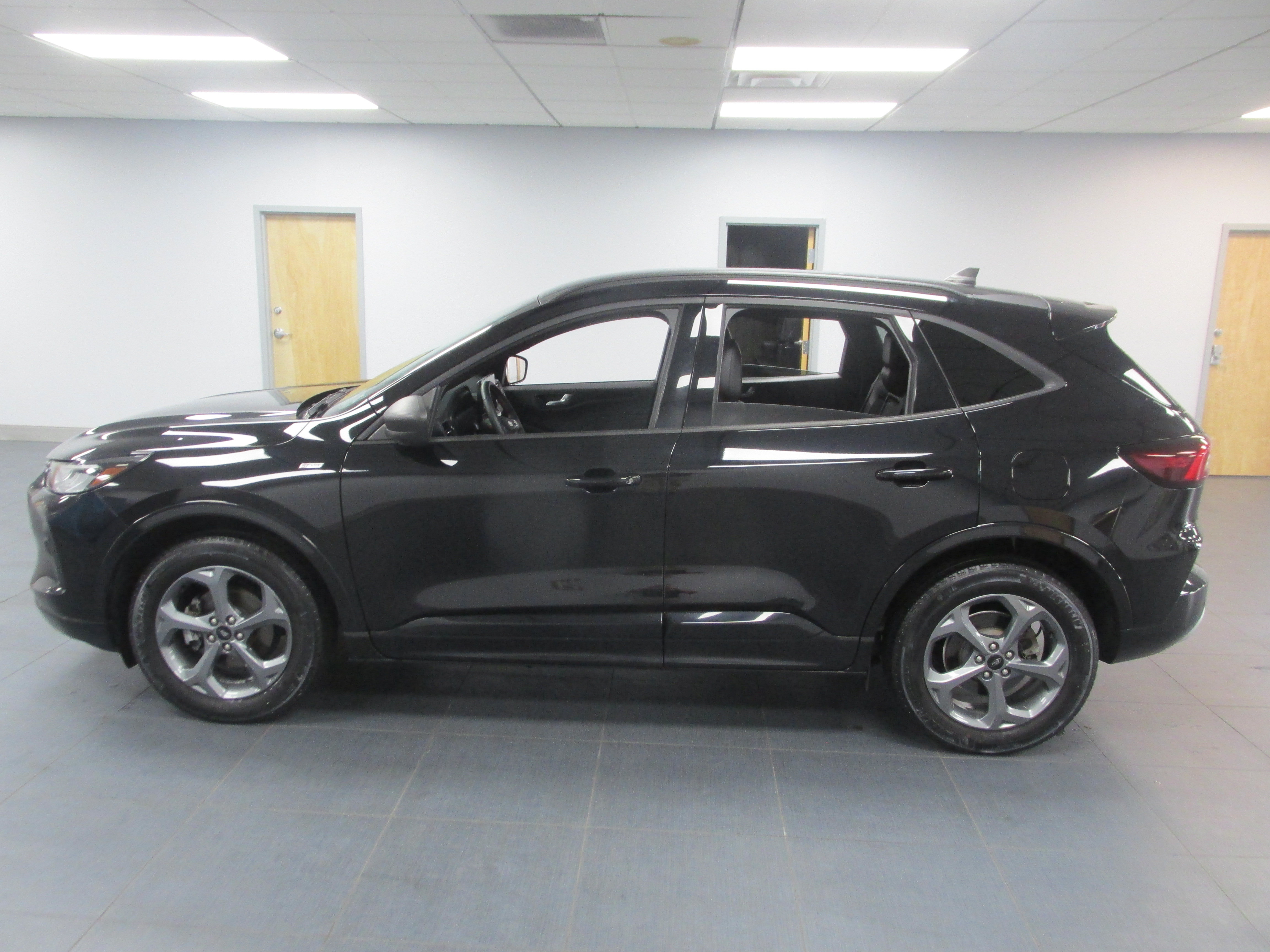 Used 2023 Ford Escape ST-Line w/ Tech Pack #1 AWD/4WD image 8