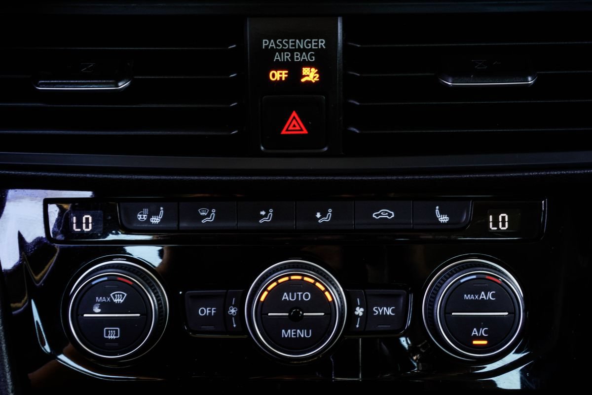 Used 2020 Volkswagen Jetta SEL FWD image 22