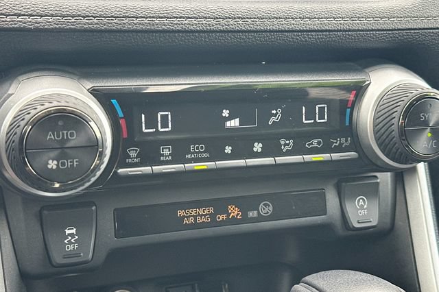Used 2022 Toyota RAV4 XLE w/ Convenience Package FWD image 25