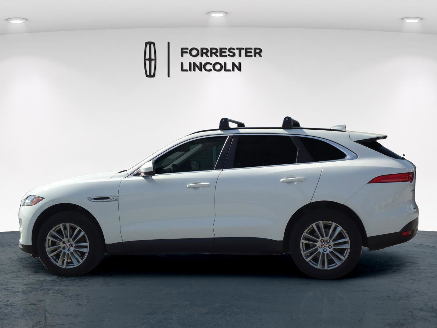 Used 2018 Jaguar F-PACE Prestige image 6