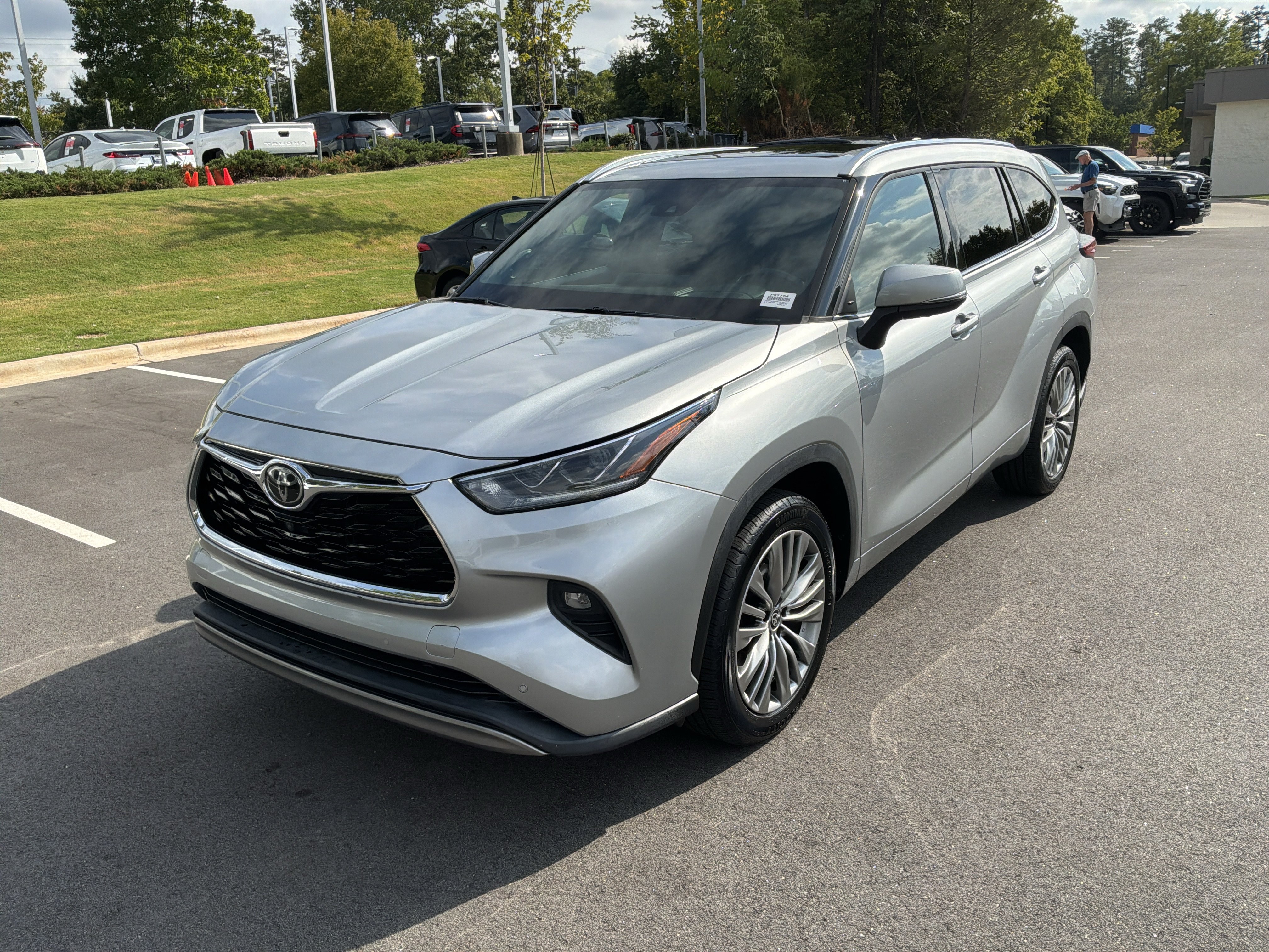 Used 2022 Toyota Highlander Platinum FWD image 5