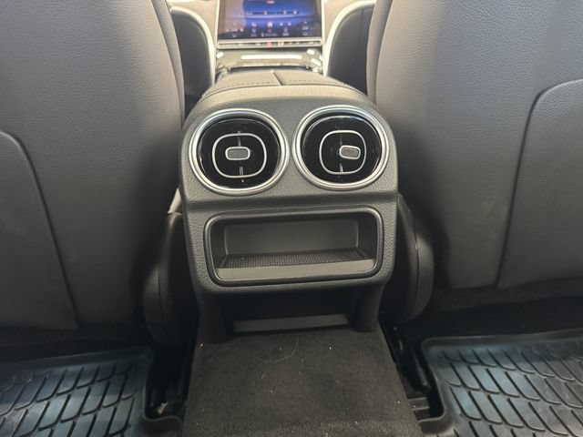 Used 2025 Mercedes-Benz C 300 Sedan image 36