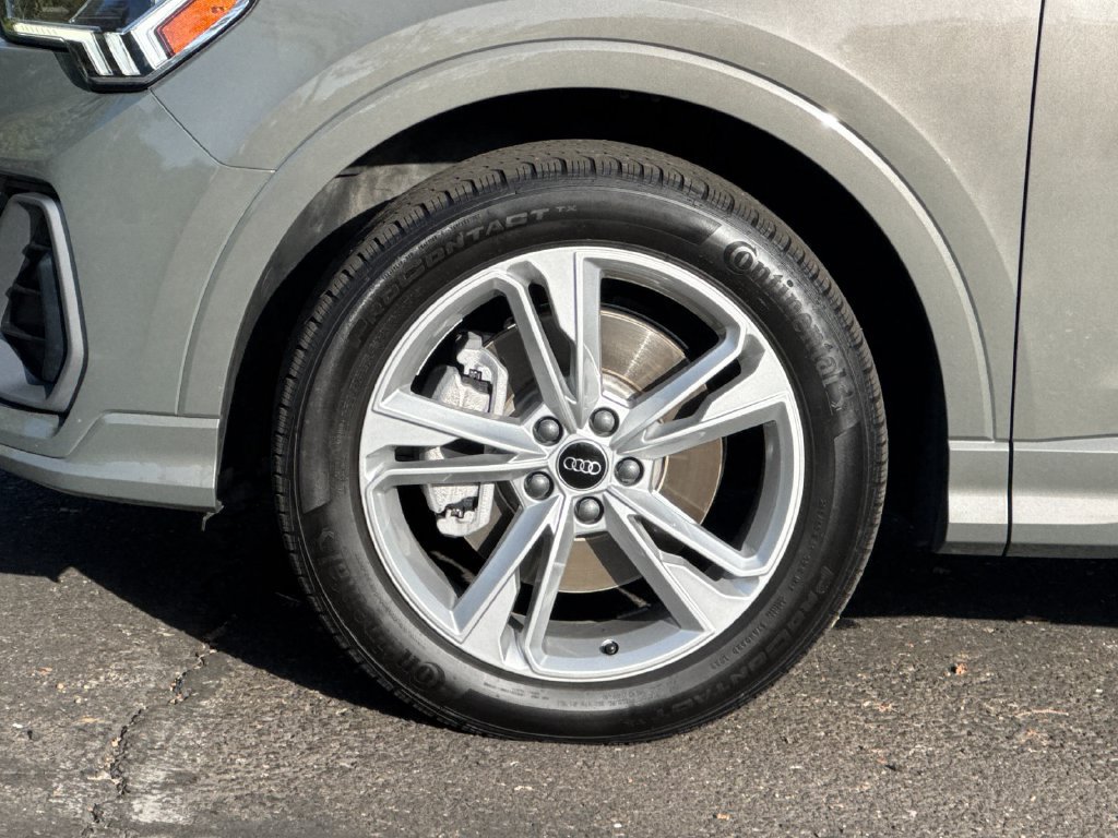 Certified 2022 Audi Q3 2.0T Premium Plus w/ Premium Plus Package AWD/4WD image 38