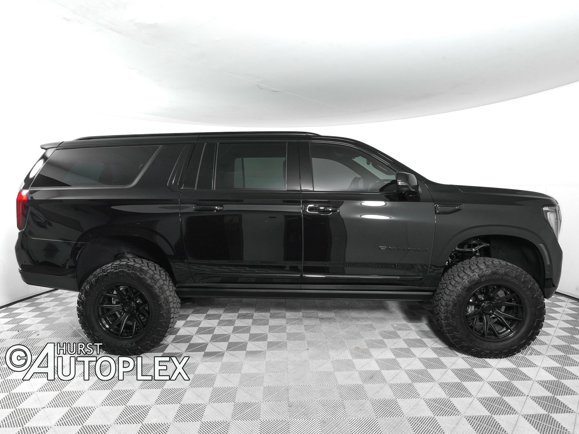 Used 2026 GMC Yukon XL Denali w/ Sun & Power Step Package AWD/4WD image 4