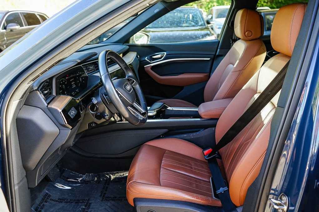 Used 2024 Audi Q8 e-tron Premium AWD/4WD image 18