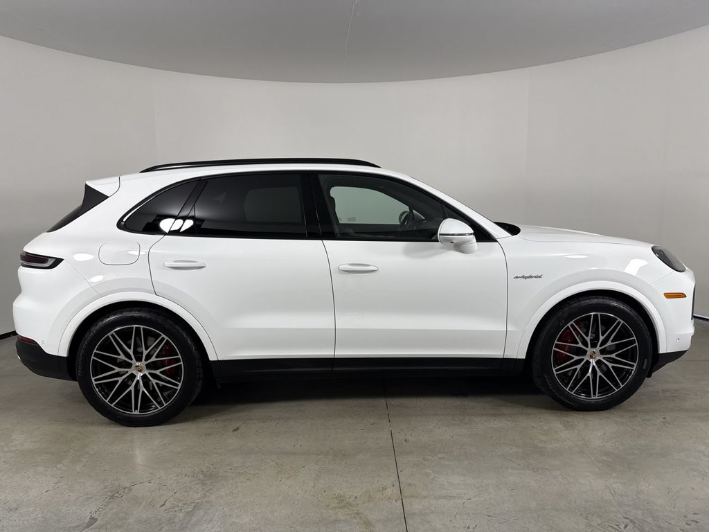 Certified 2025 Porsche Cayenne S AWD/4WD image 8