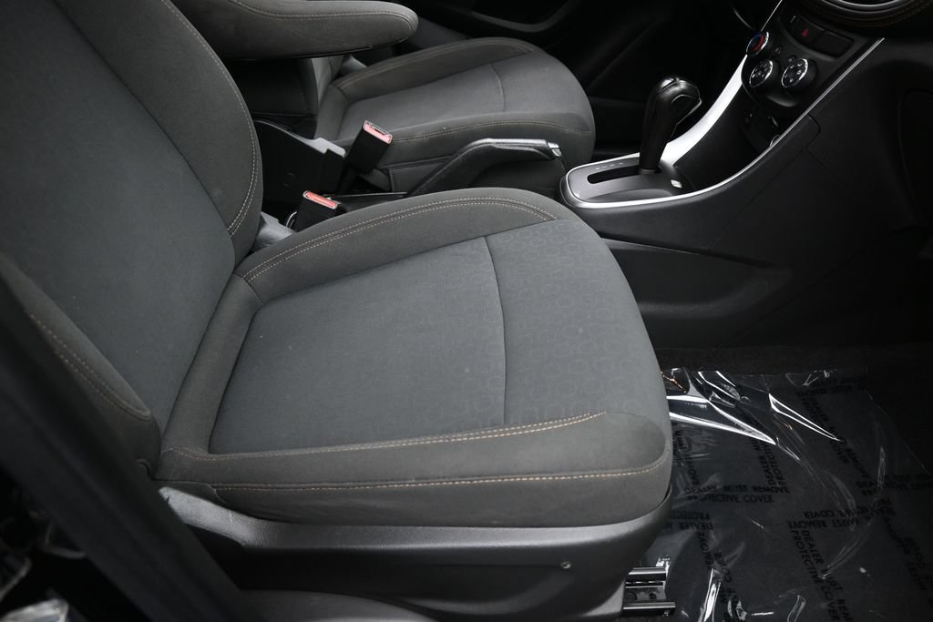 Used 2022 Chevrolet Trax LS w/ Tint and Cruise Package AWD/4WD image 37