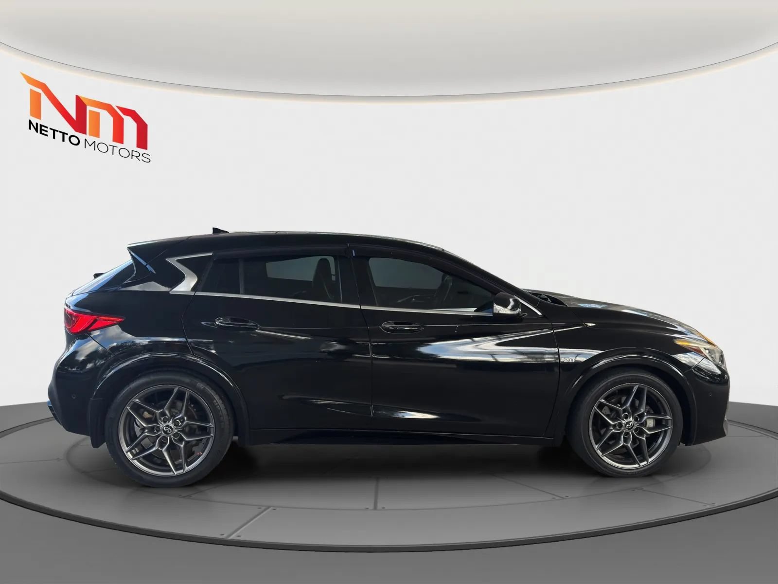 Used 2017 INFINITI QX30 Sport w/ Sport Leather Package FWD image 6