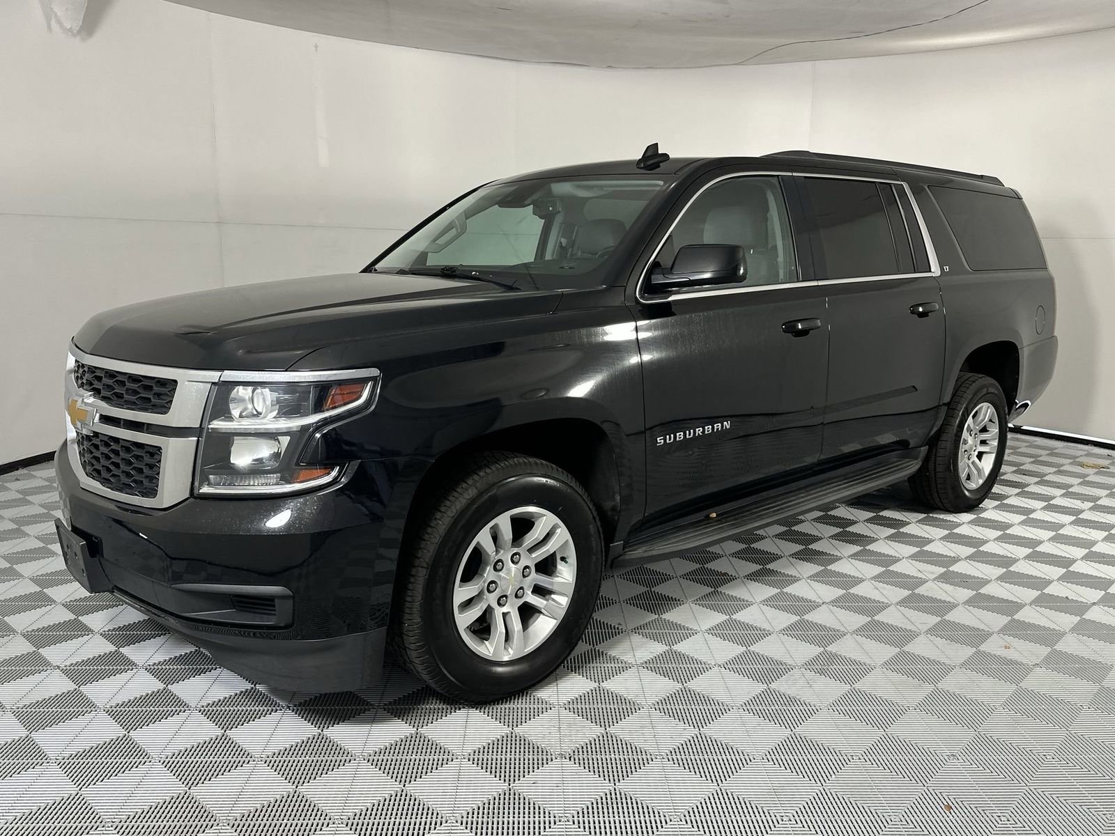 Used 2020 Chevrolet Suburban LT RWD image 4
