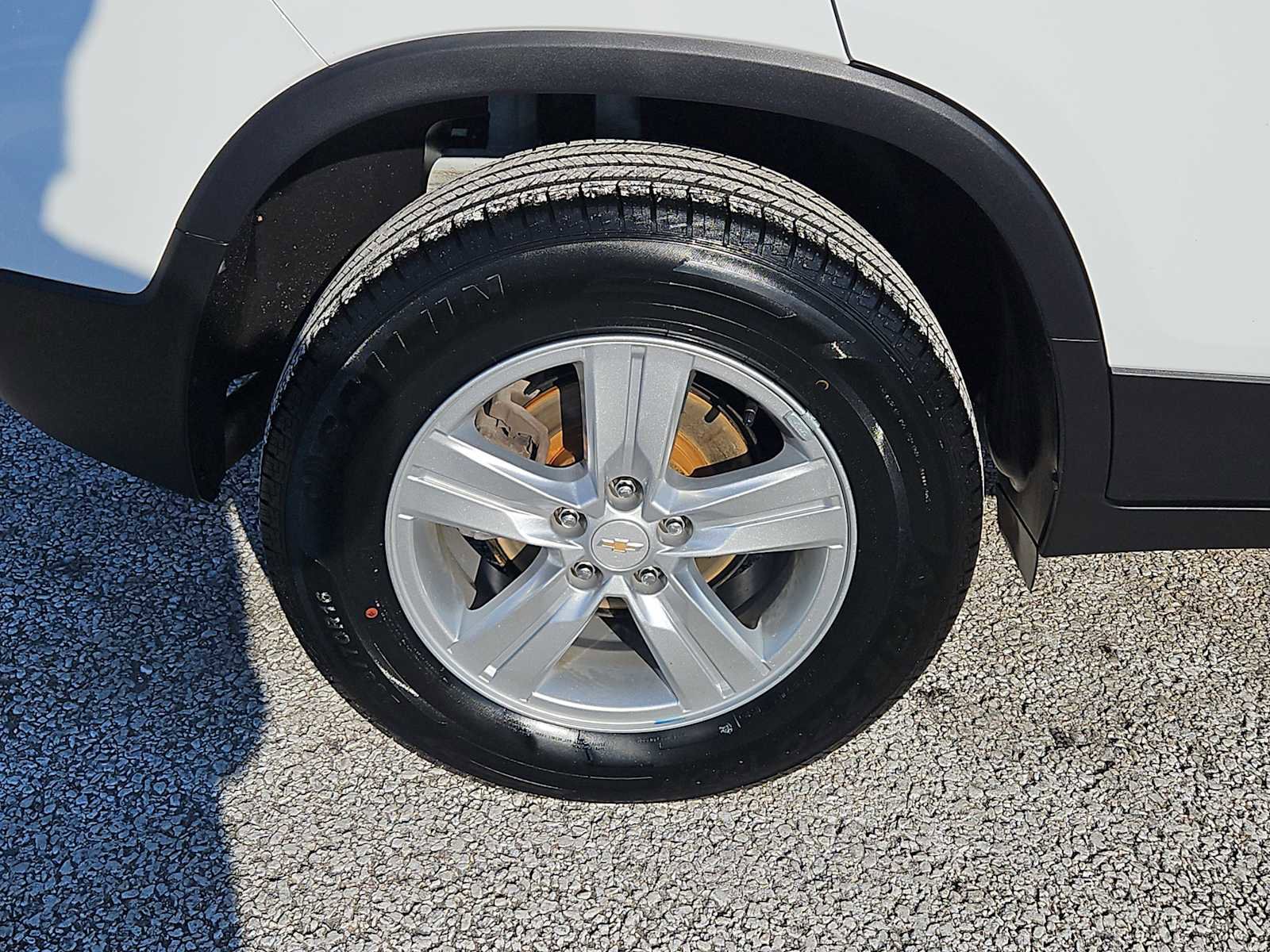 Certified 2022 Chevrolet Trax LS w/ Tint and Cruise Package image 9