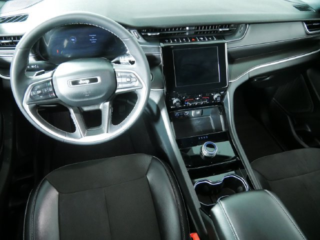 Certified 2023 Jeep Grand Cherokee Altitude AWD/4WD image 4