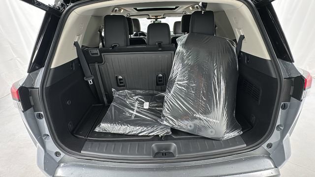 New 2026 Nissan Pathfinder Platinum image 16