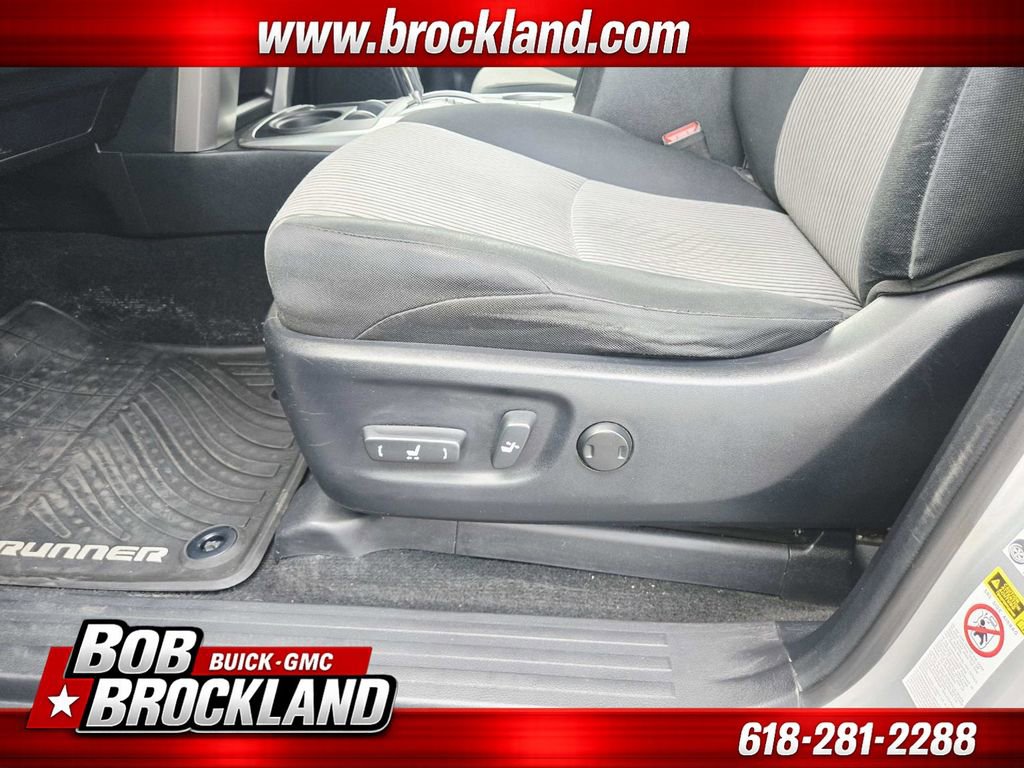 Used 2015 Toyota 4Runner SR5 image 38