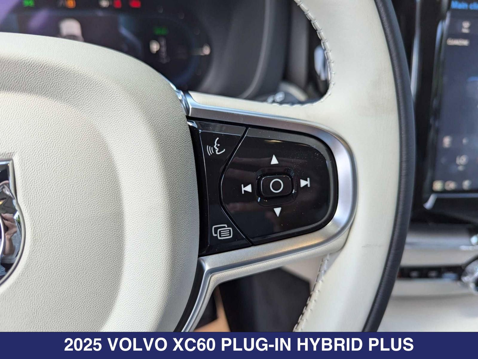 New 2025 Volvo XC60 T8 Plus w/ Protection Package Premier AWD/4WD image 13