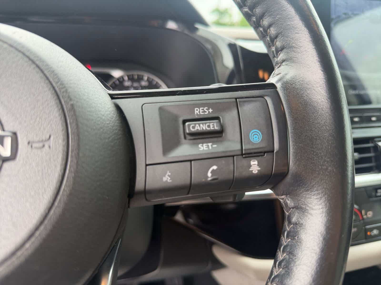 Used 2023 Nissan Pathfinder SL w/ SL Premium Package AWD/4WD image 33