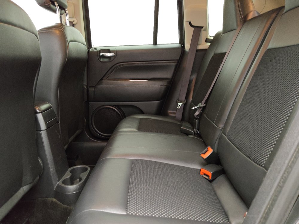 Used 2016 Jeep Compass Latitude FWD image 18
