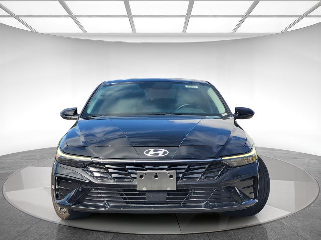 Used 2024 Hyundai Elantra Limited FWD image 2