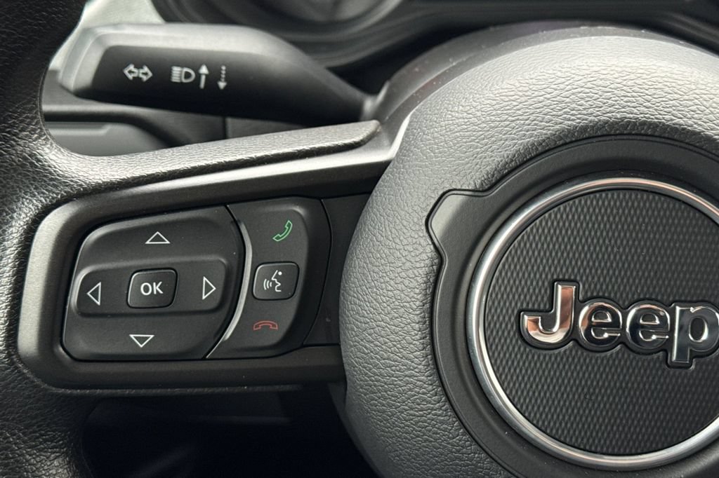 Used 2025 Jeep Gladiator Sport AWD/4WD image 26