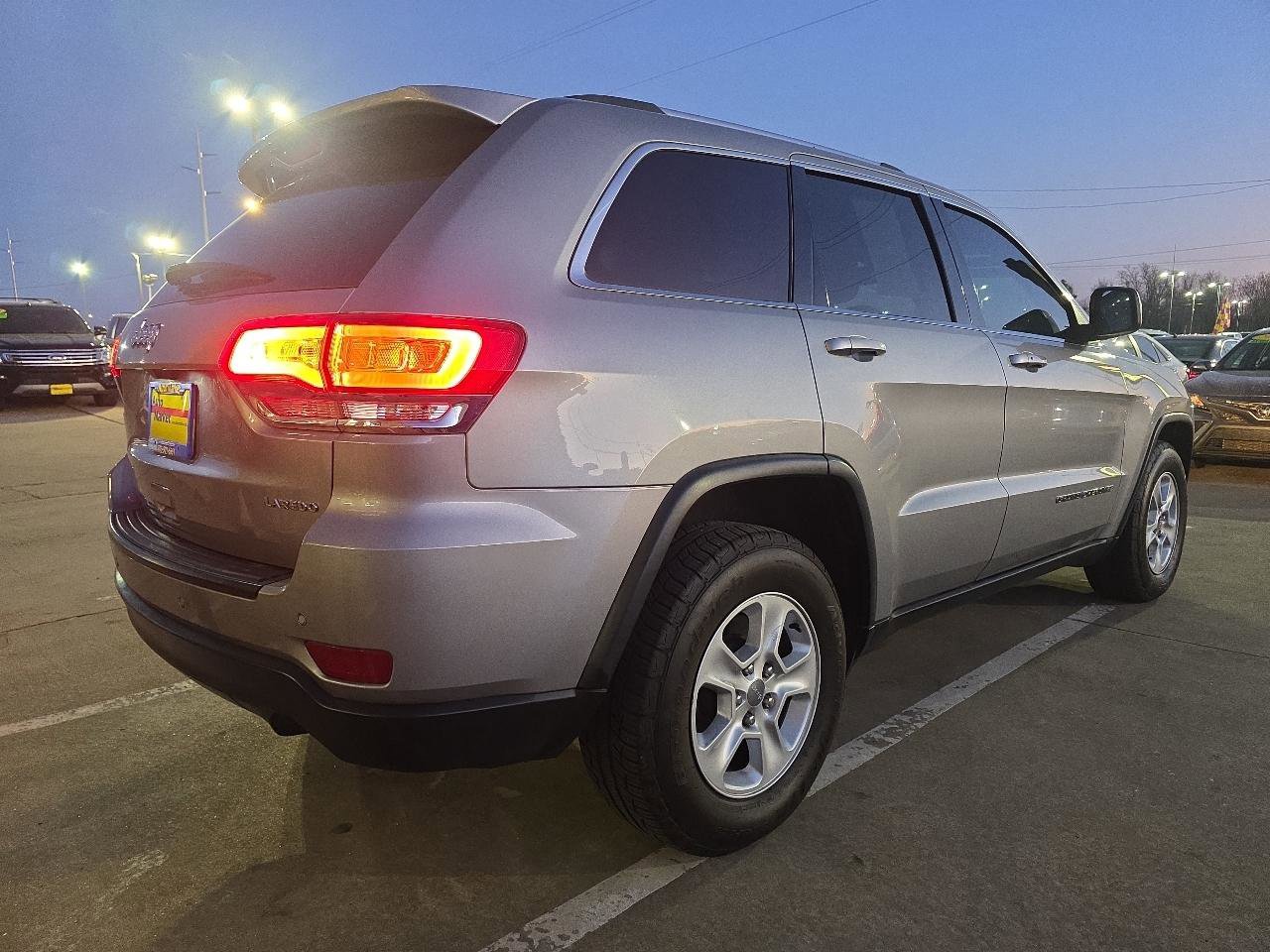Used 2017 Jeep Grand Cherokee Laredo w/ Quick Order Package 2BE image 5
