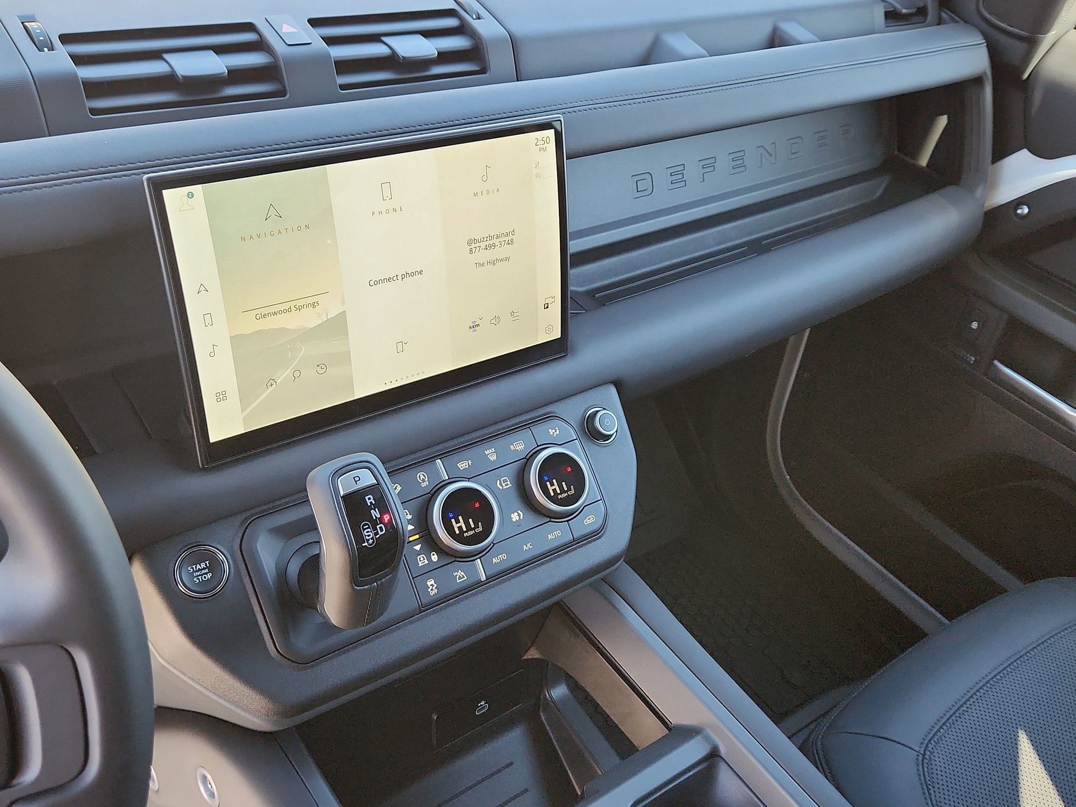 Used 2025 Land Rover Defender 90 X-Dynamic SE image 24