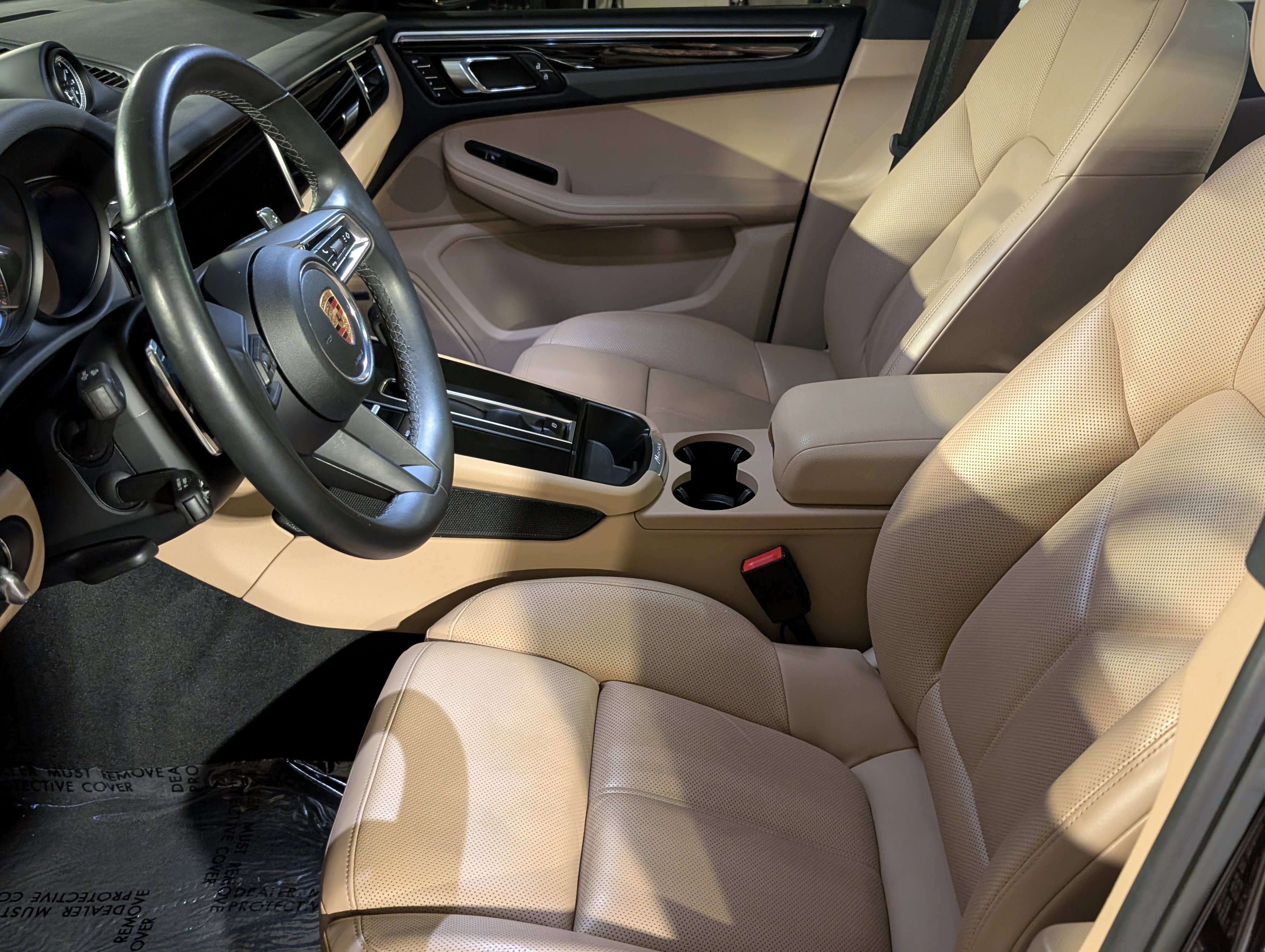 Certified 2023 Porsche Macan image 5