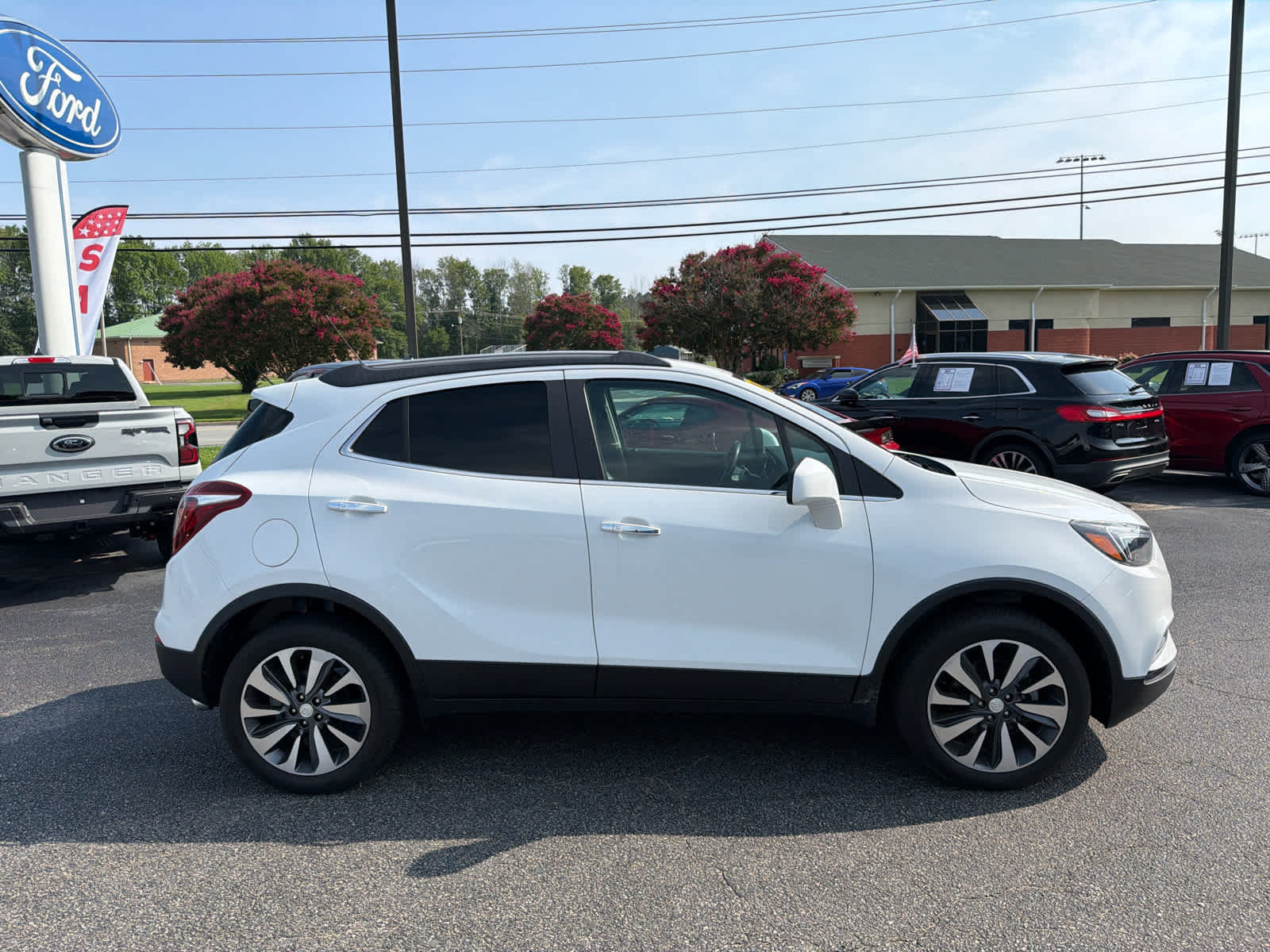 Used 2021 Buick Encore Preferred AWD/4WD image 2