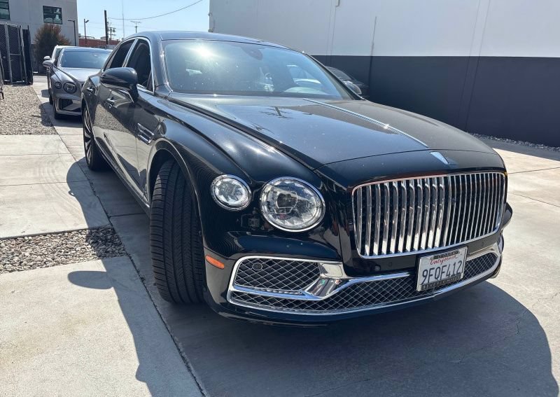 Used 2022 Bentley Flying Spur Plug-In Hybrid AWD/4WD image 6