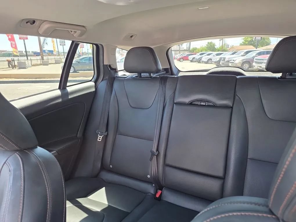 Used 2015 Volvo V60 T5 Cross Country w/ Protection Package AWD/4WD image 31