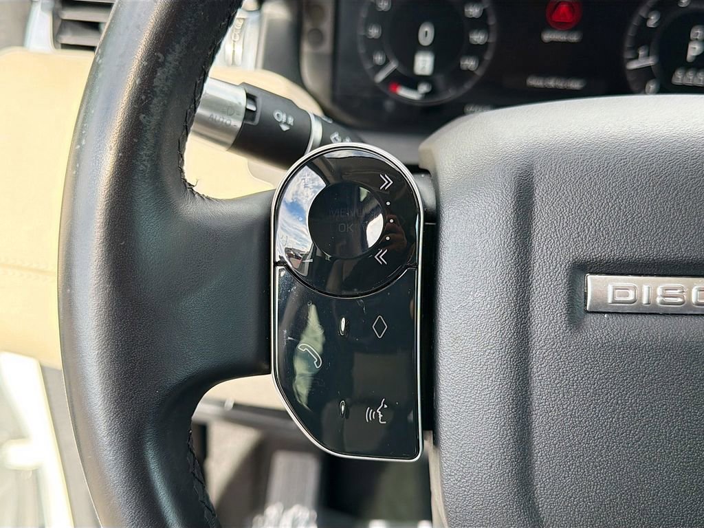 Used 2020 Land Rover Discovery Sport SE image 37