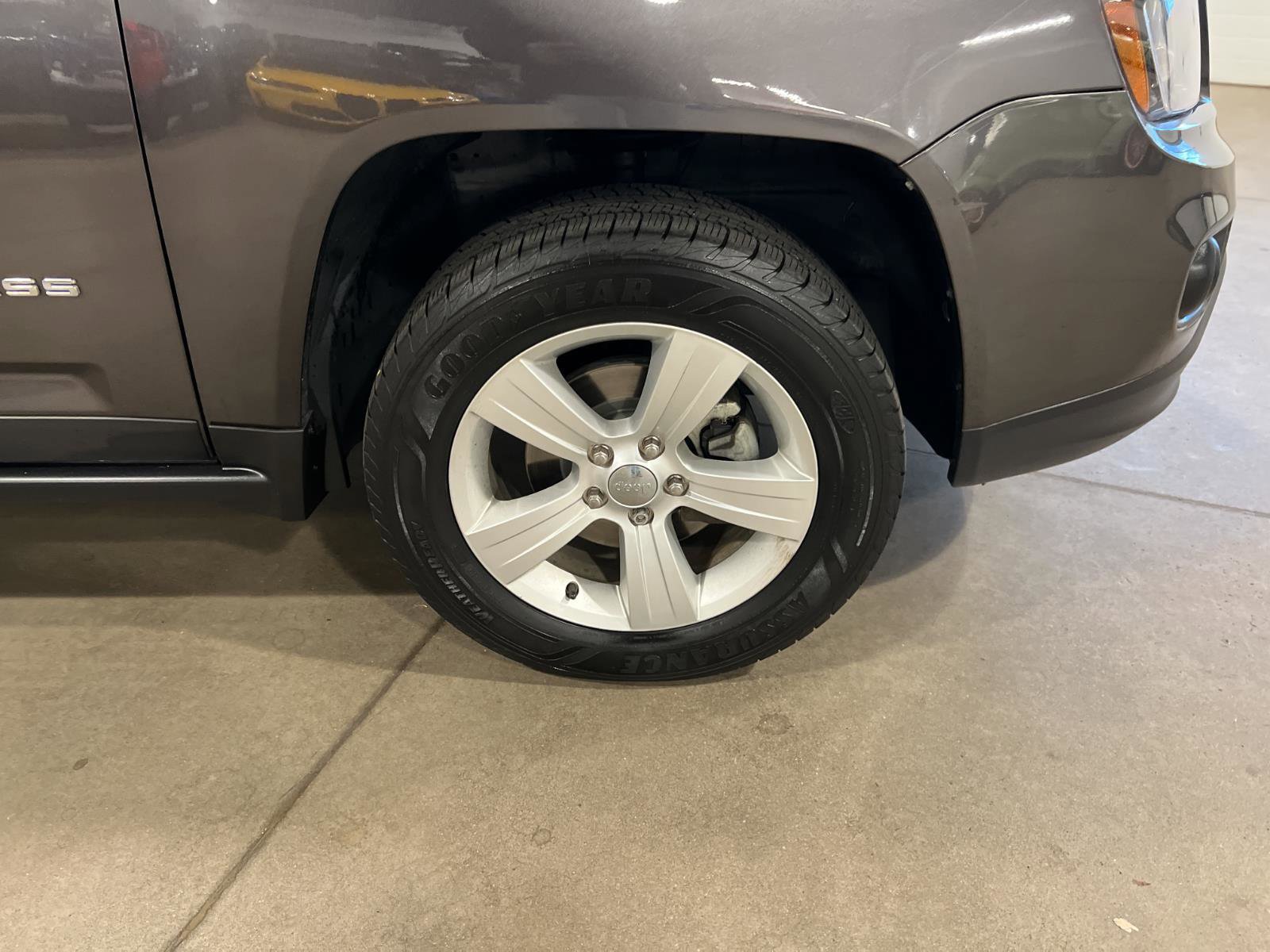 Used 2014 Jeep Compass Latitude AWD/4WD image 34