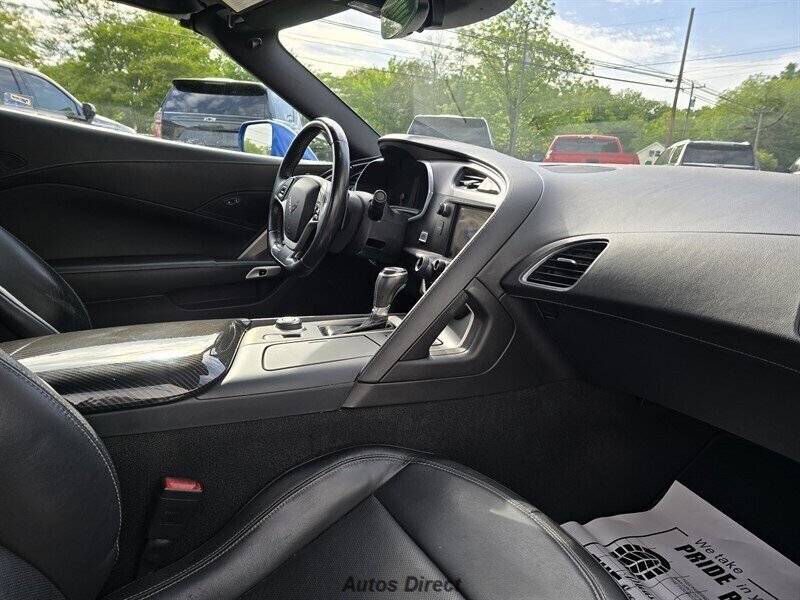 Used 2019 Chevrolet Corvette Stingray Coupe w/ 1LT RWD image 28