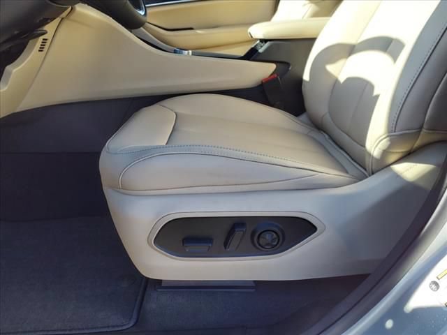 New 2025 Jeep Grand Cherokee L Limited w/ Black Appearance Package AWD/4WD image 10