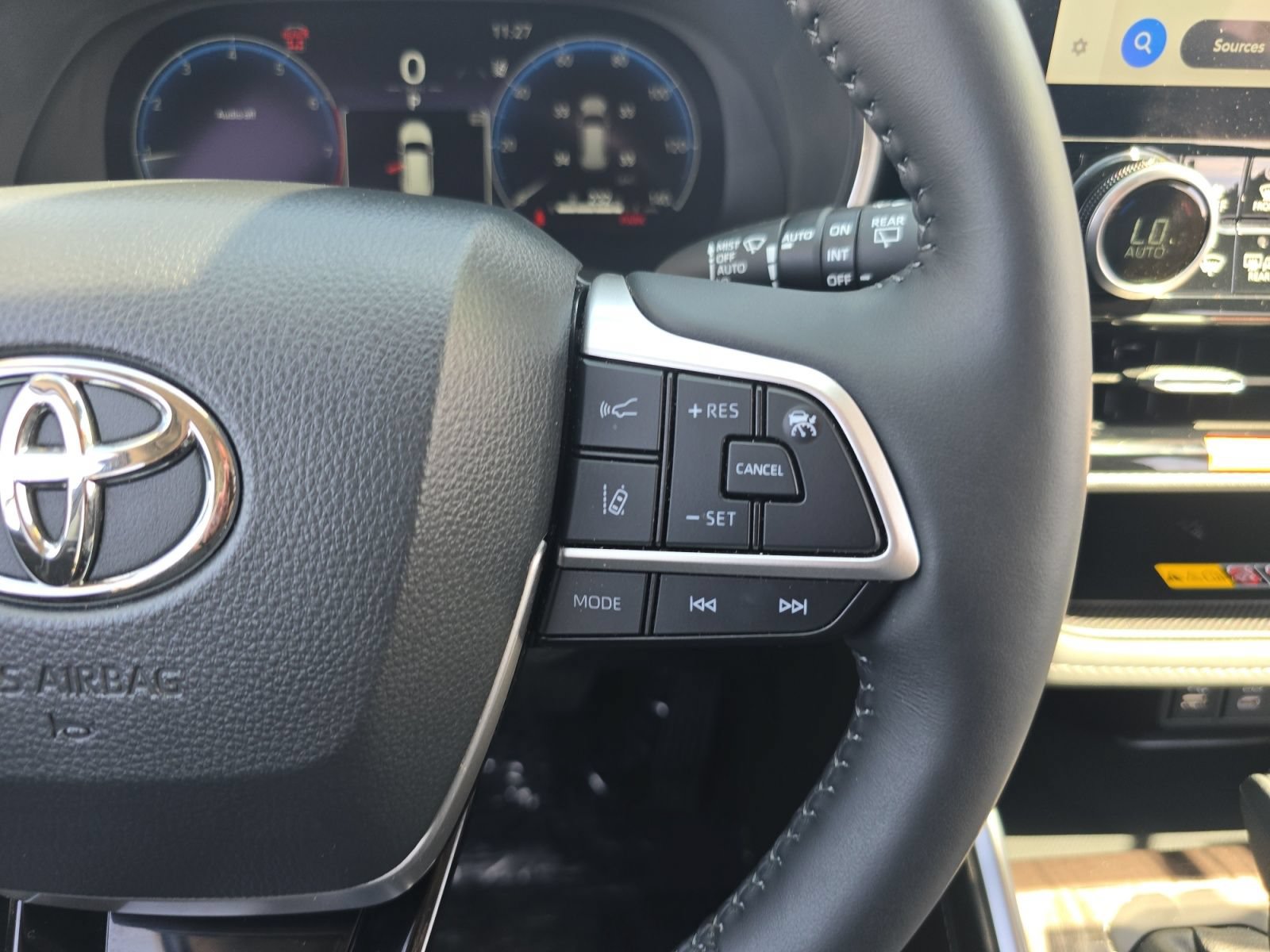 Certified 2025 Toyota Highlander Platinum AWD/4WD image 22