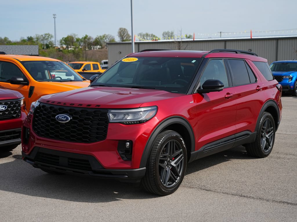 Used 2025 Ford Explorer ST-Line w/ Premium Package AWD/4WD image 2
