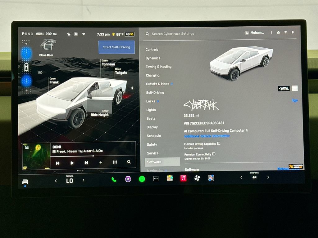 Used 2024 Tesla Cybertruck AWD Crew Cab image 38