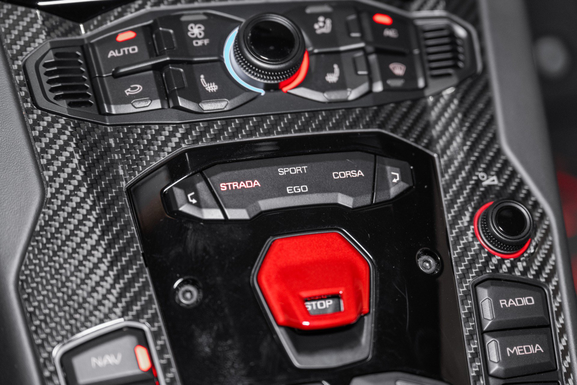 Used 2021 Lamborghini Aventador SVJ AWD/4WD image 41