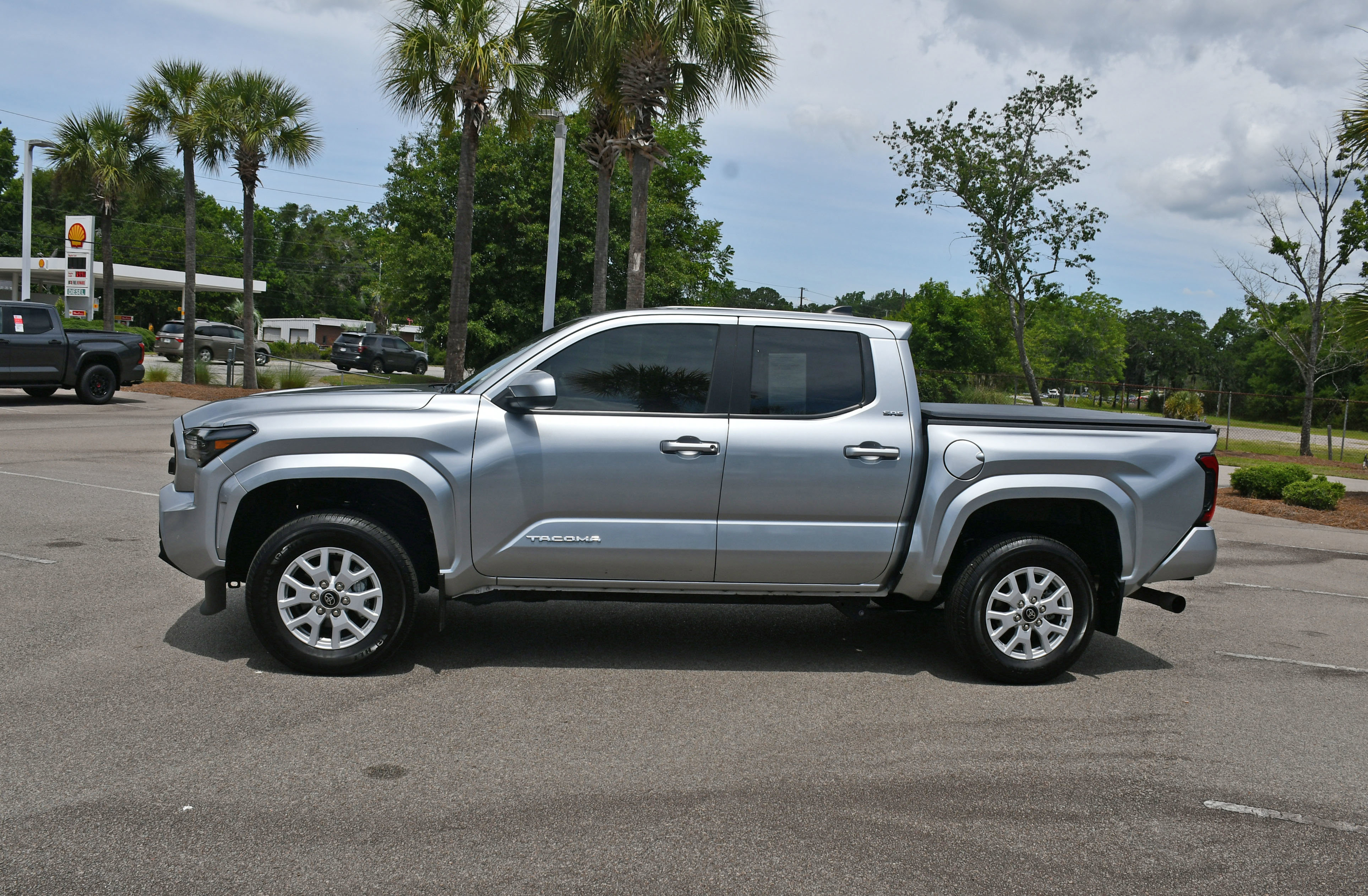 Certified 2024 Toyota Tacoma SR5 AWD/4WD image 5