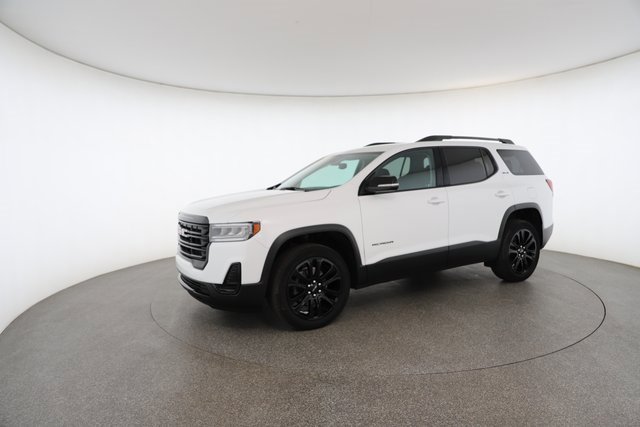 Used 2023 GMC Acadia SLE w/ Driver Convenience Package image 3