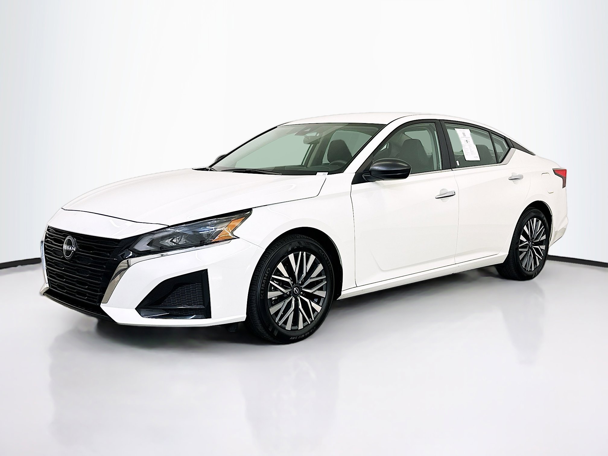 Used 2025 Nissan Altima 2.5 SV image 3