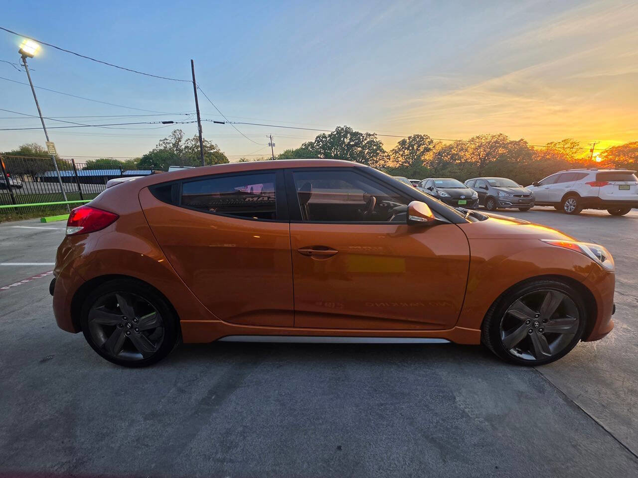 Used 2015 Hyundai Veloster Turbo FWD image 13
