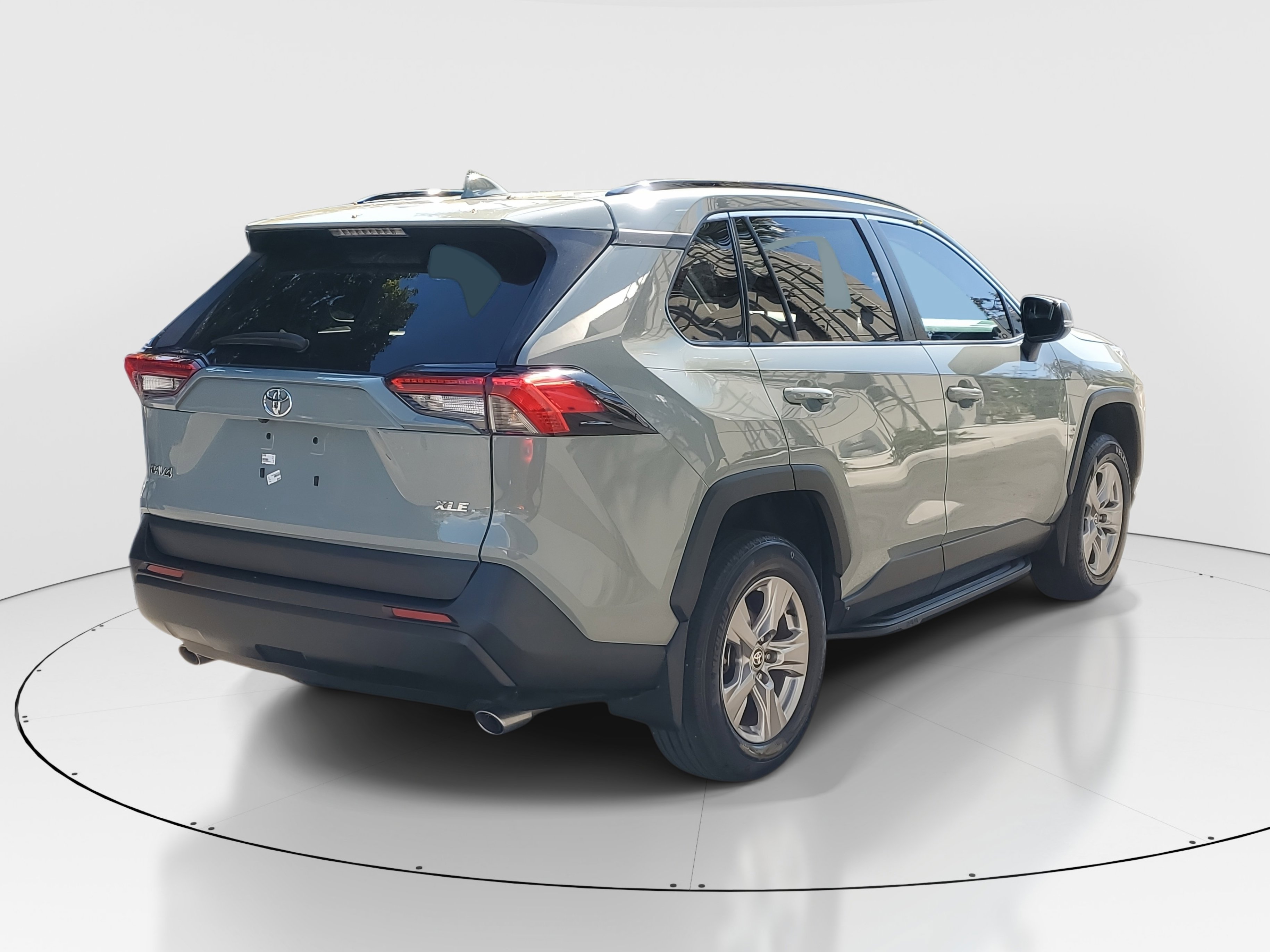 Used 2022 Toyota RAV4 XLE image 7