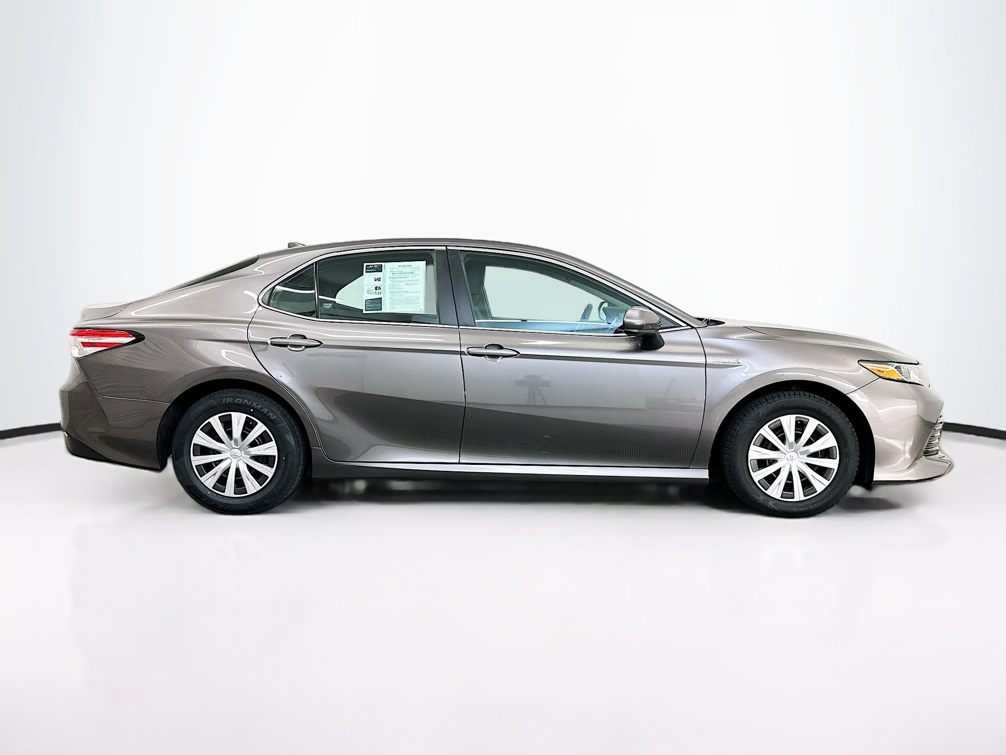 Used 2020 Toyota Camry LE image 10
