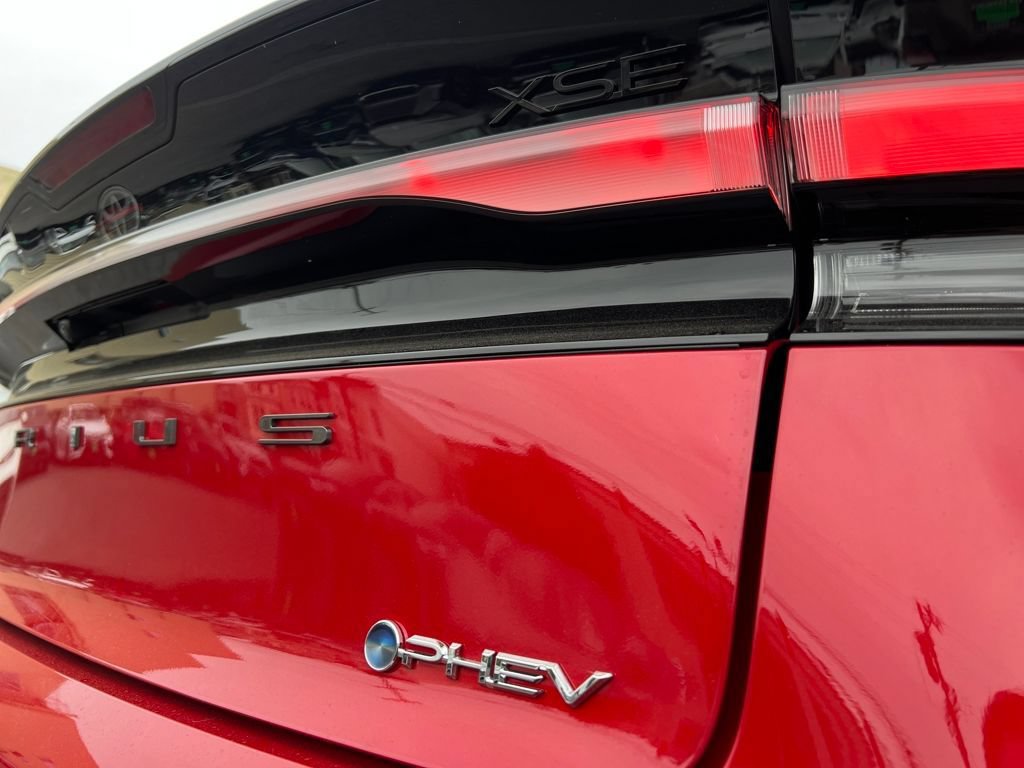 New 2026 Toyota Prius Plug-In Hybrid FWD image 7