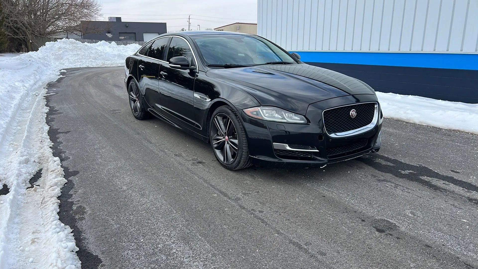 Used 2016 Jaguar XJ Supercharged image 3